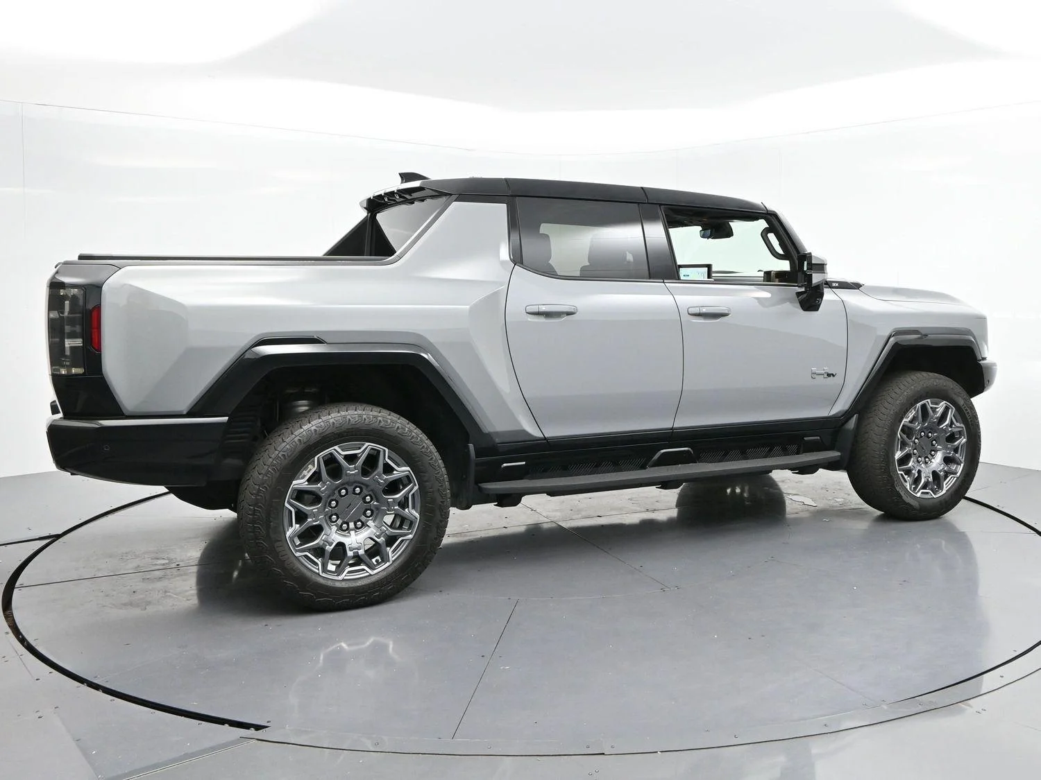 Used 2024 Meteorite Metallic (Grey) GMC 3X image 5