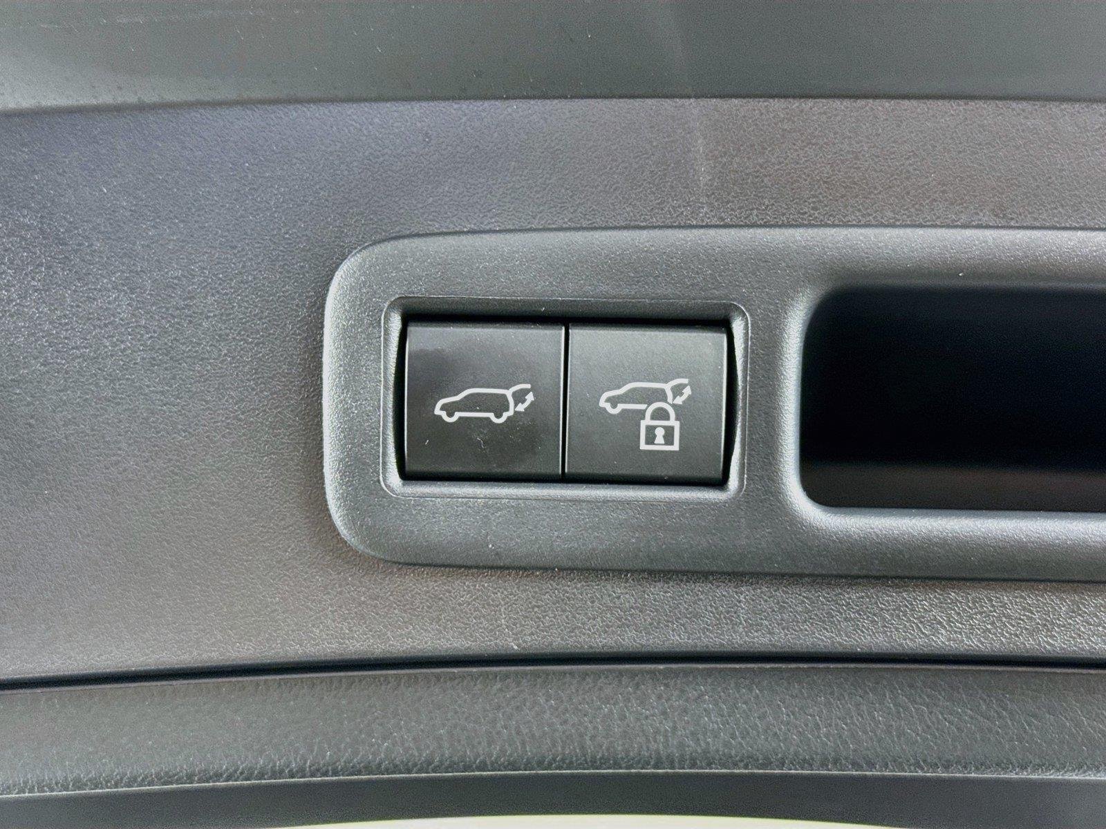 Used 2024 Iridium w/ Obsidian Roof Lexus UX 250h F SPORT Handling image 42