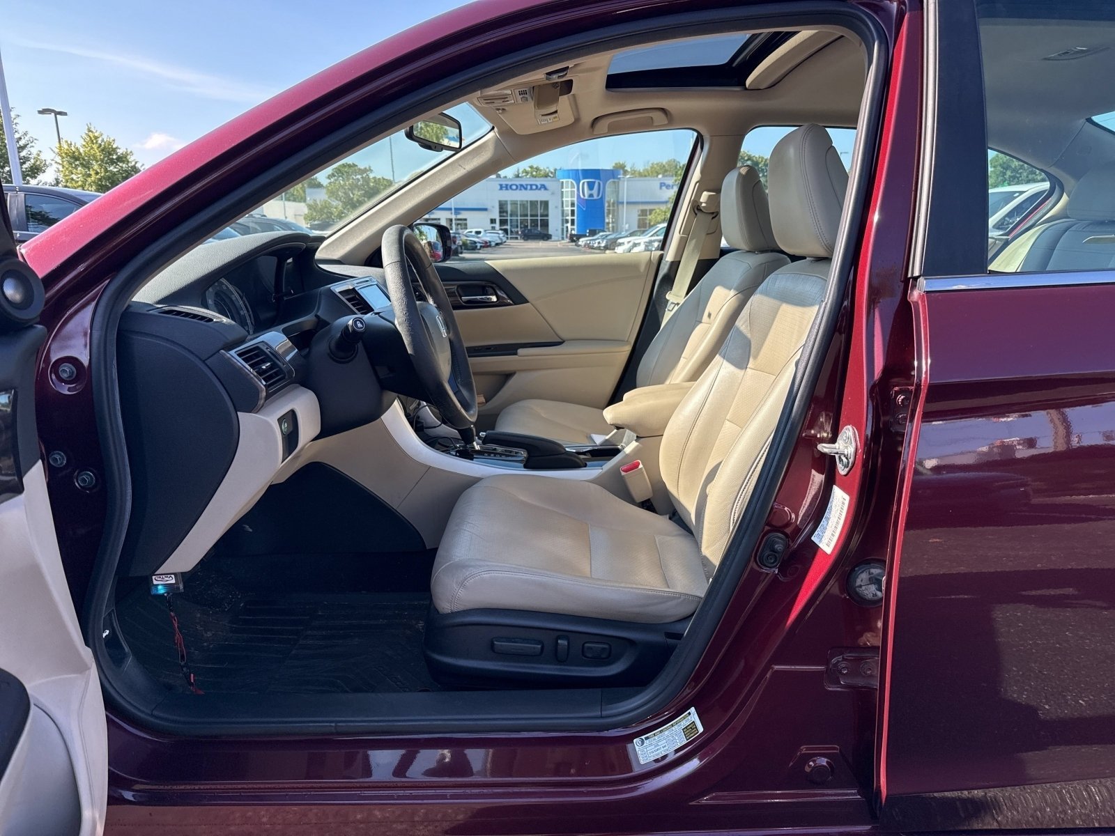 Used 2016 Basque Red Pearl II Honda EX-L image 4