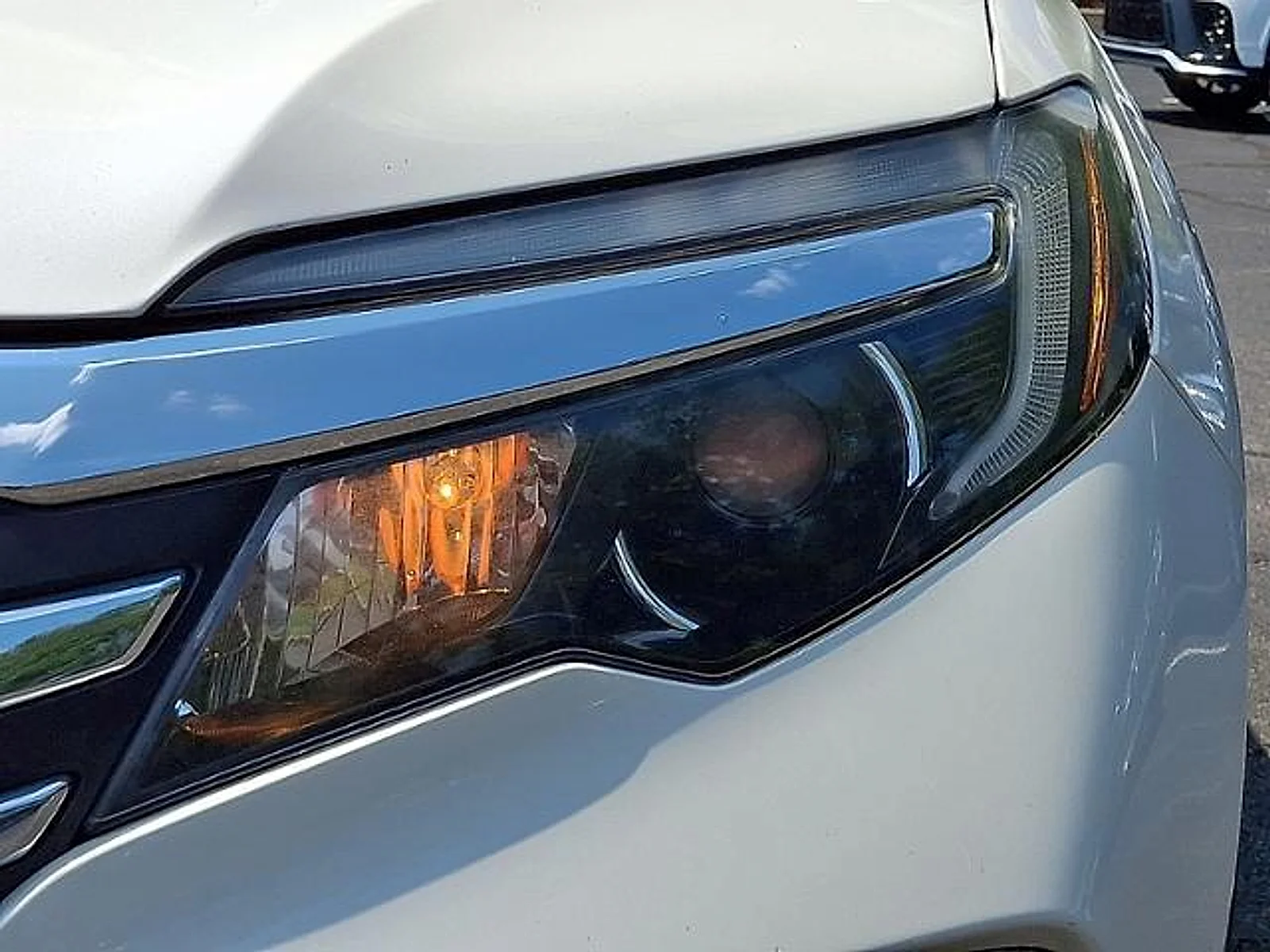 Used 2017 White Diamond Pearl Honda LX image 27