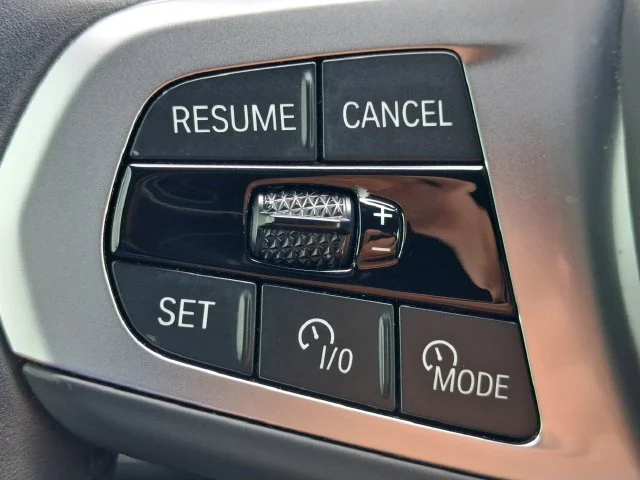 Used 2025 Gray BMW xDrive40i image 14