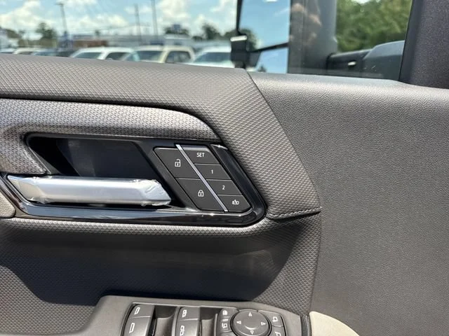 2026 Chevrolet Silverado 2500 HD ZR2 - Photo 13