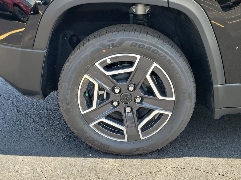 New 2026 Diamond Black Crystal Pearlcoat Jeep Limited image 5
