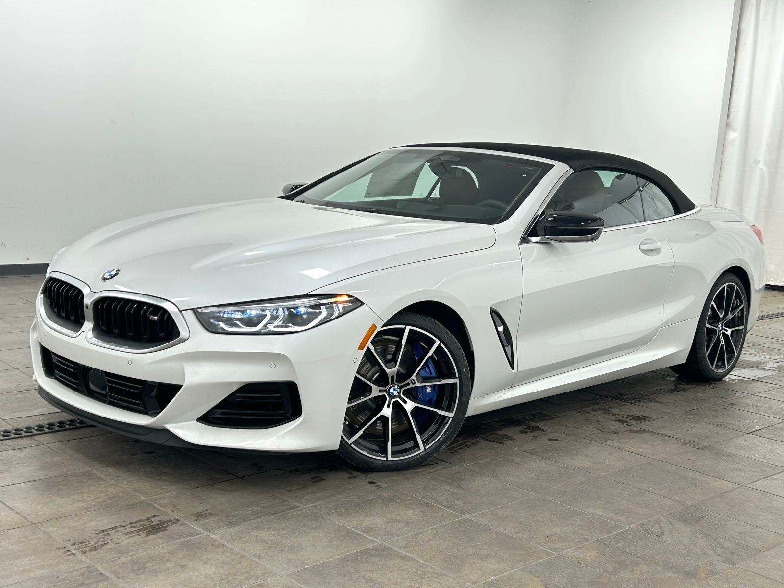 2026 BMW 8 Series M850i xDrive Convertible's photo