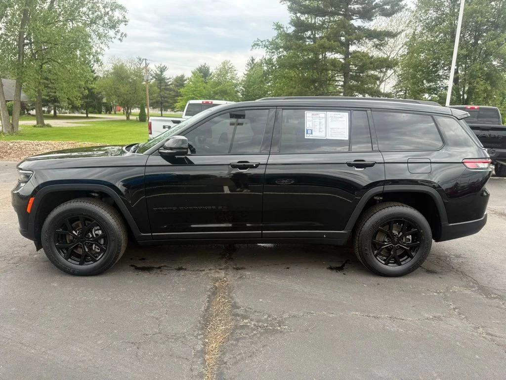 Used 2024 Black Jeep Altitude X image 7