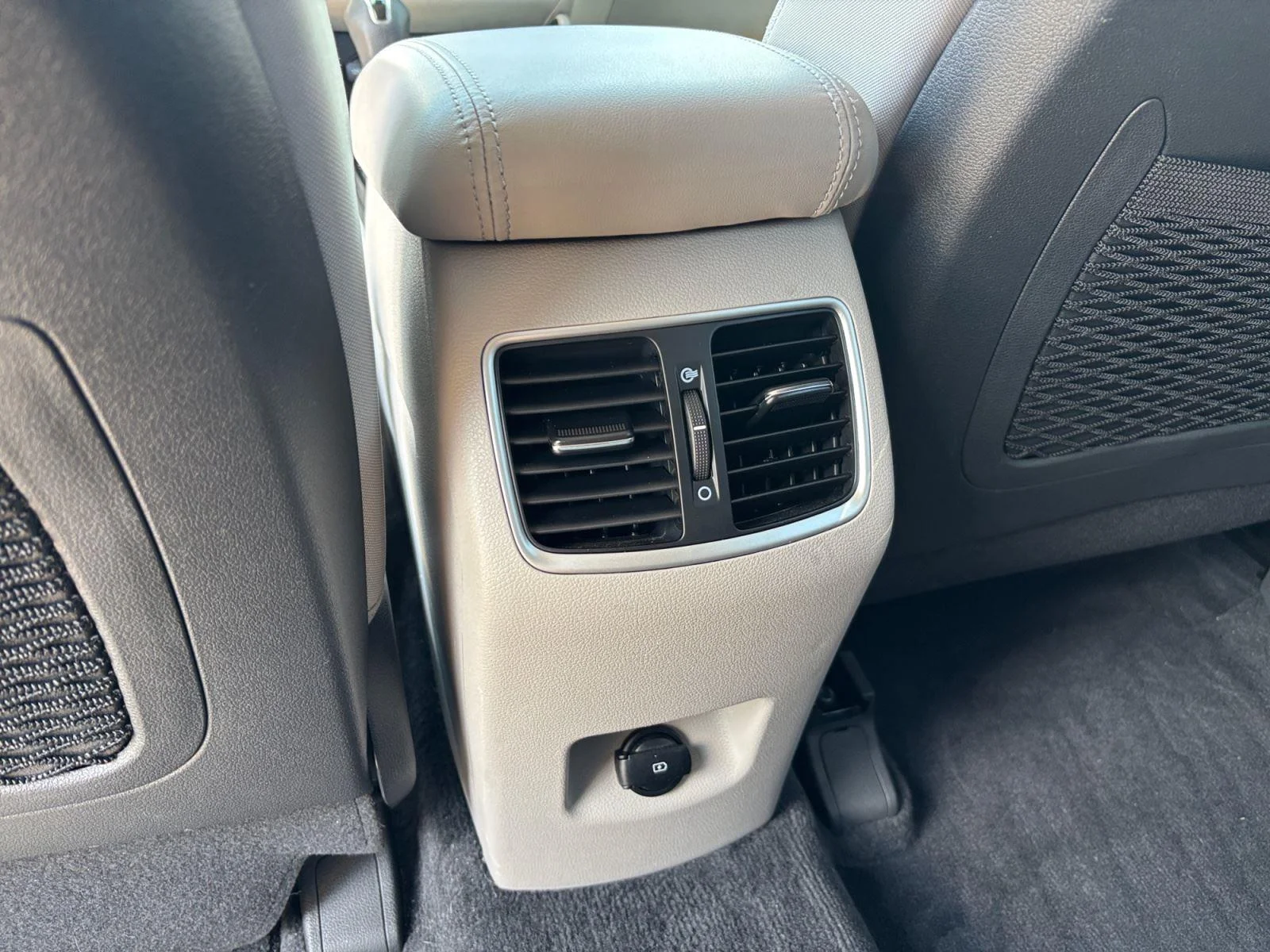 Used 2019 Dazzling White Hyundai Sport image 38