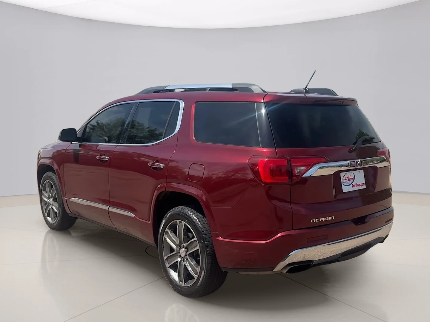 Used 2017 Red Gmc DENALI FWD image 3
