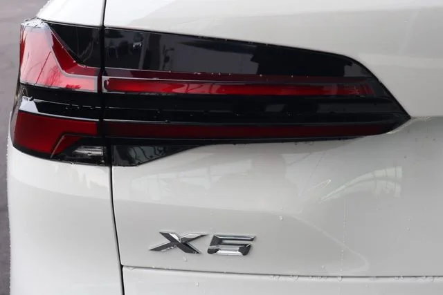 2026 BMW X5 50e - Photo 31