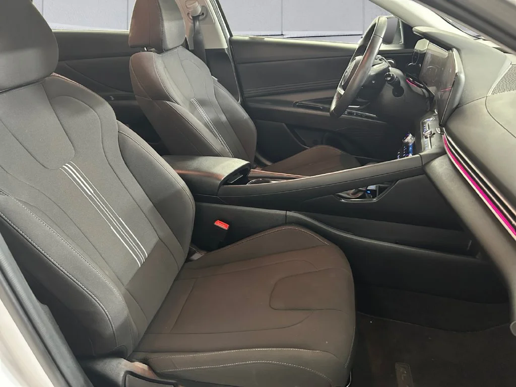 Used 2024 White Hyundai SEL image 13