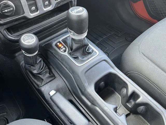 Used 2019  Jeep Sport S image 28