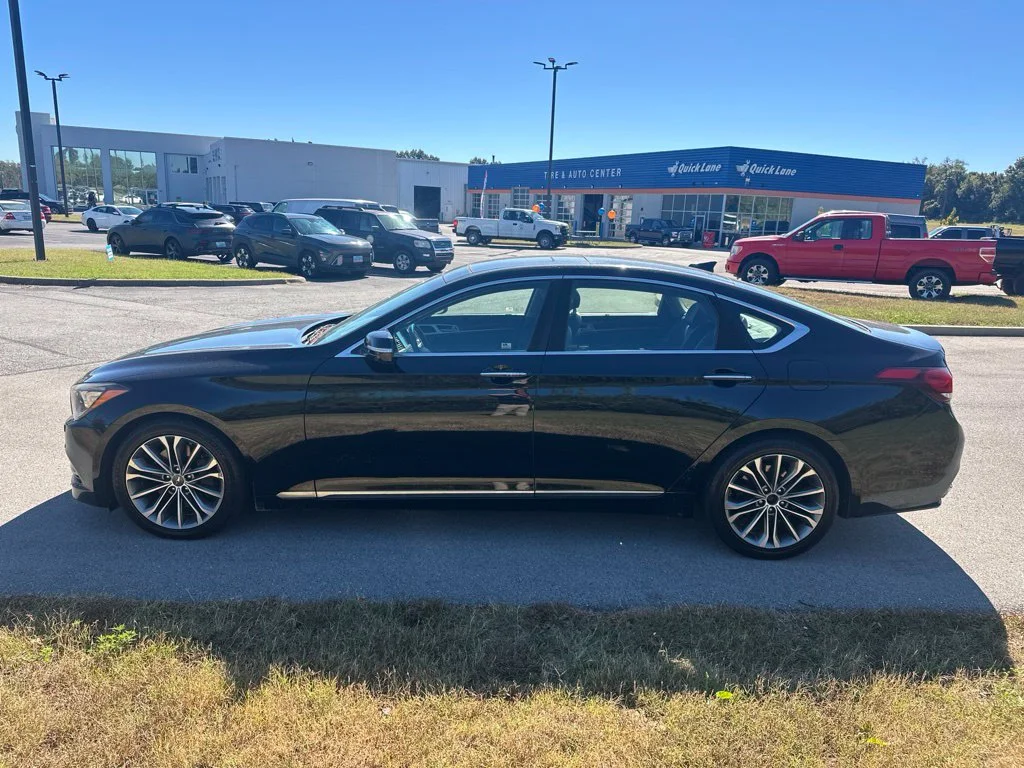 Used 2015 Black Hyundai 3.8 image 4