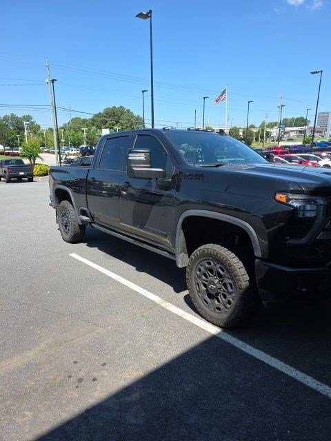 Used 2024 Black Chevrolet High Country image 3