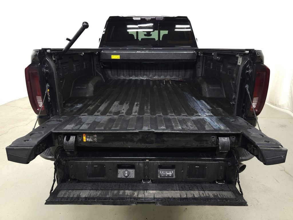 Used 2022 Onyx Black GMC Denali image 9