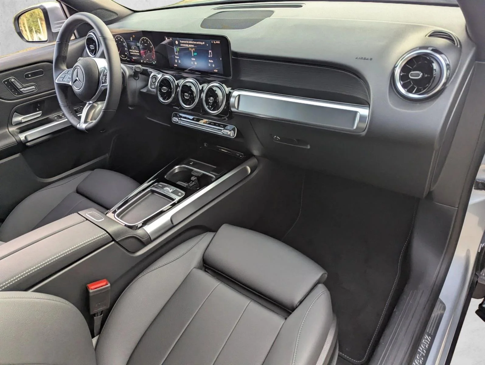 Used 2026 Cirrus Silver Metallic Mercedes-Benz GLB 250 image 21
