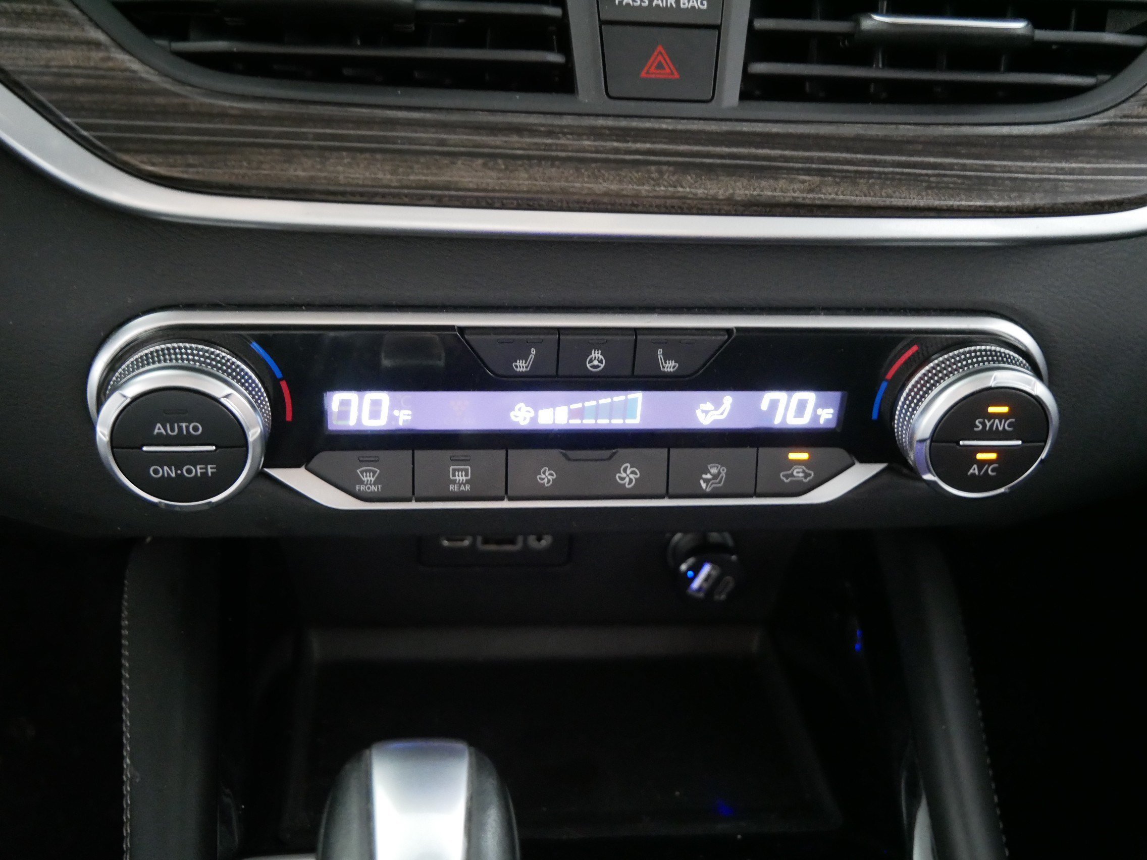 Used 2020 Super Black Nissan 2.0 Platinum image 23