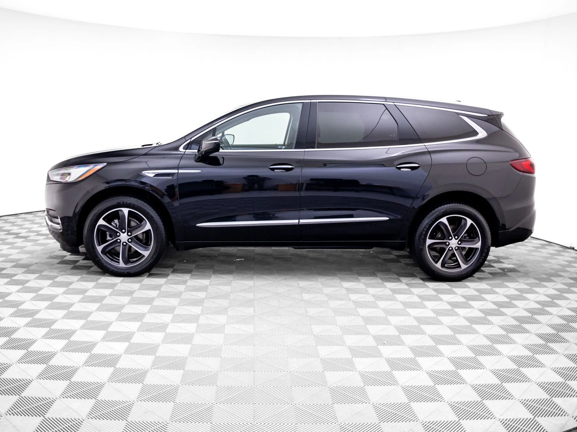 Used 2021 Black Buick Essence image 2