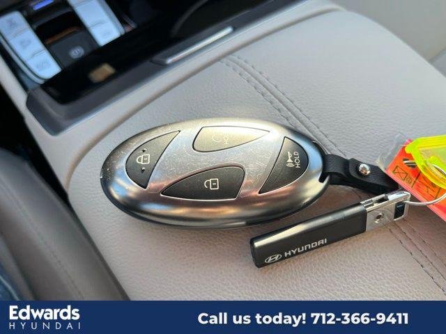 New 2025 White Hyundai SE AWD image 31