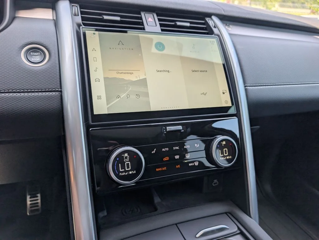 Certified Used 2025 White Land Rover Dynamic SE image 29
