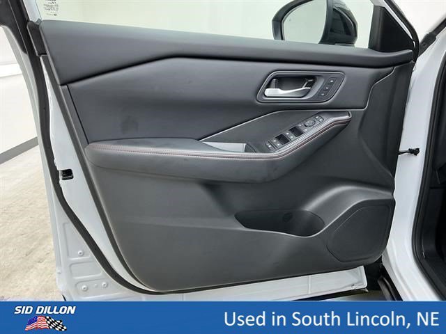 Used 2026 Everest White Pearl Tricoat Nissan Rock Creek image 15