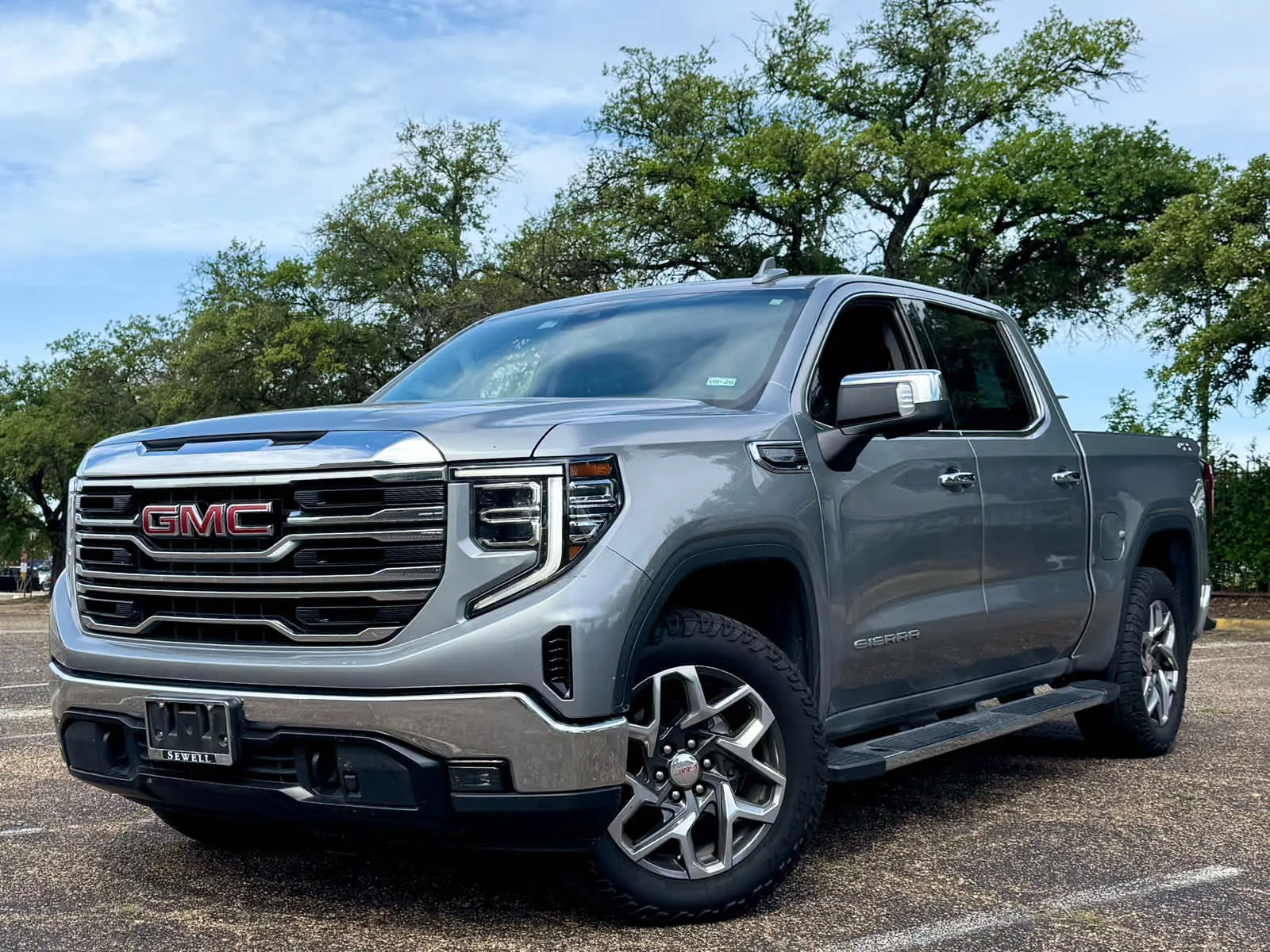 2023 GMC Sierra 4WD Crew Cab Short Box SLT's photo