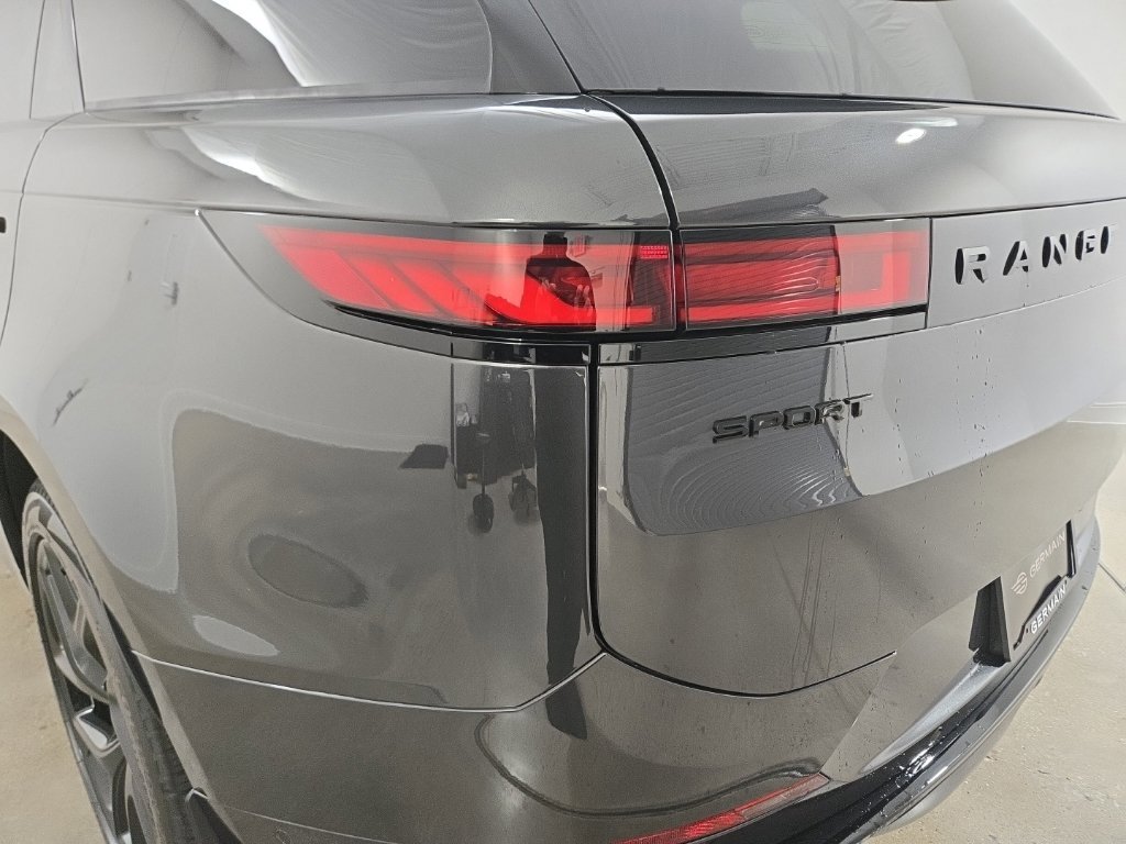 New 2027 Carpathian Grey Land Rover Dynamic SE image 32