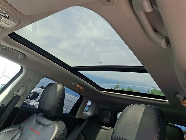Used 2018 Green Jeep Trailhawk image 14