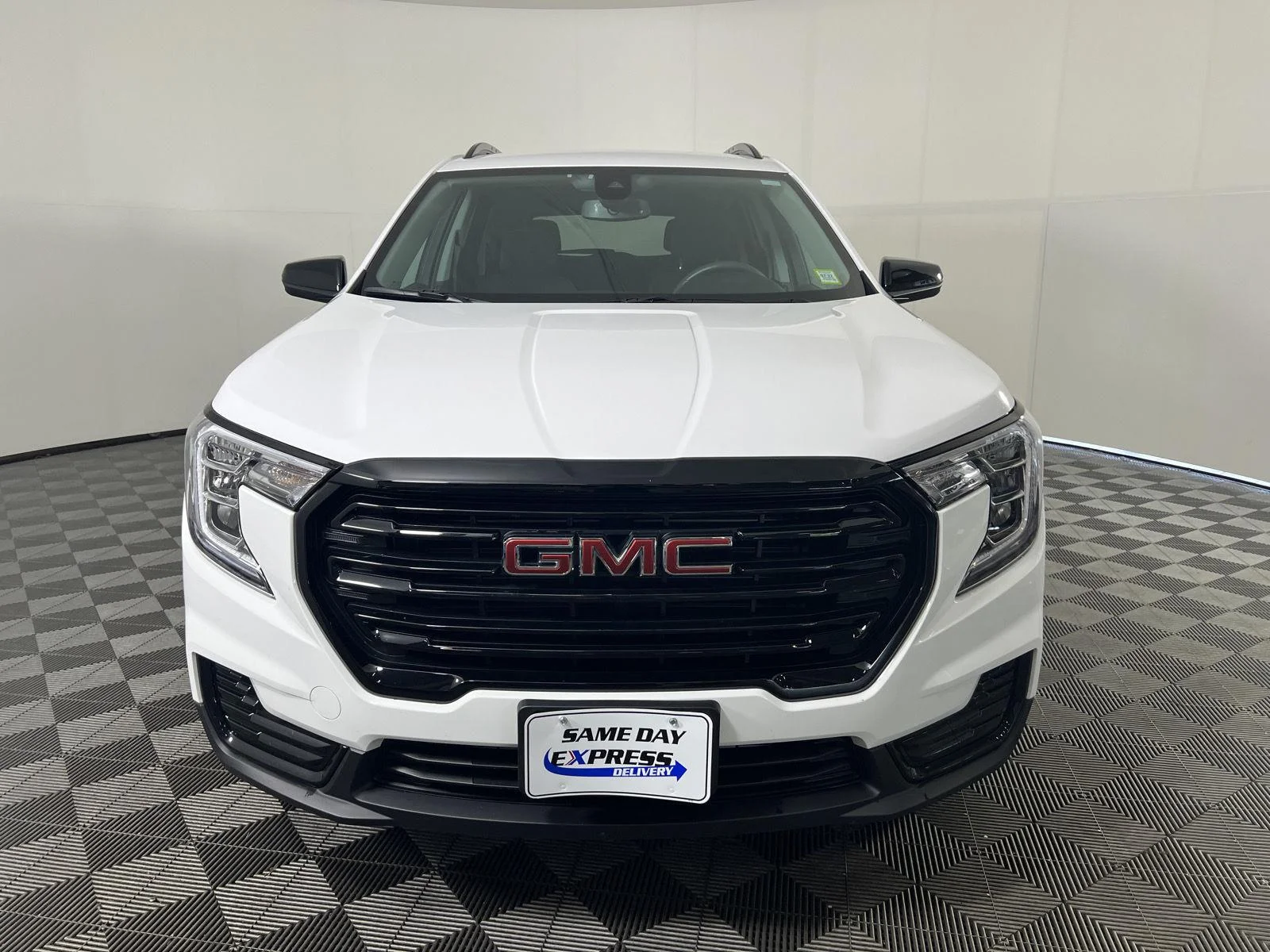 Used 2024 Summit White GMC SLE image 29