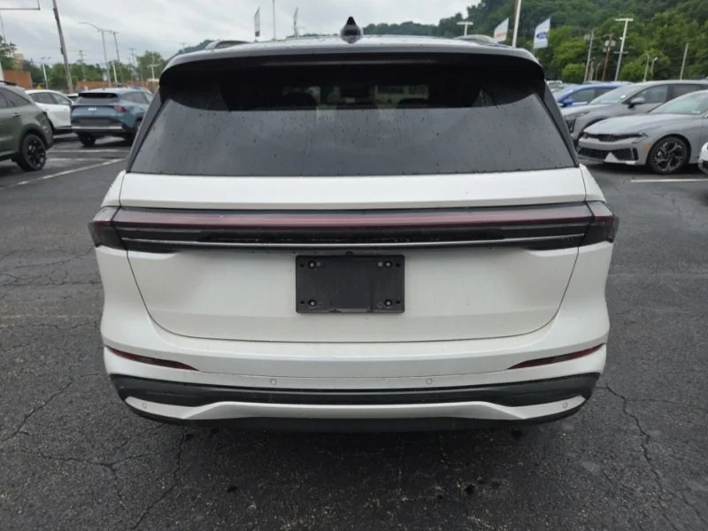Used 2025 White Lincoln Reserve image 6