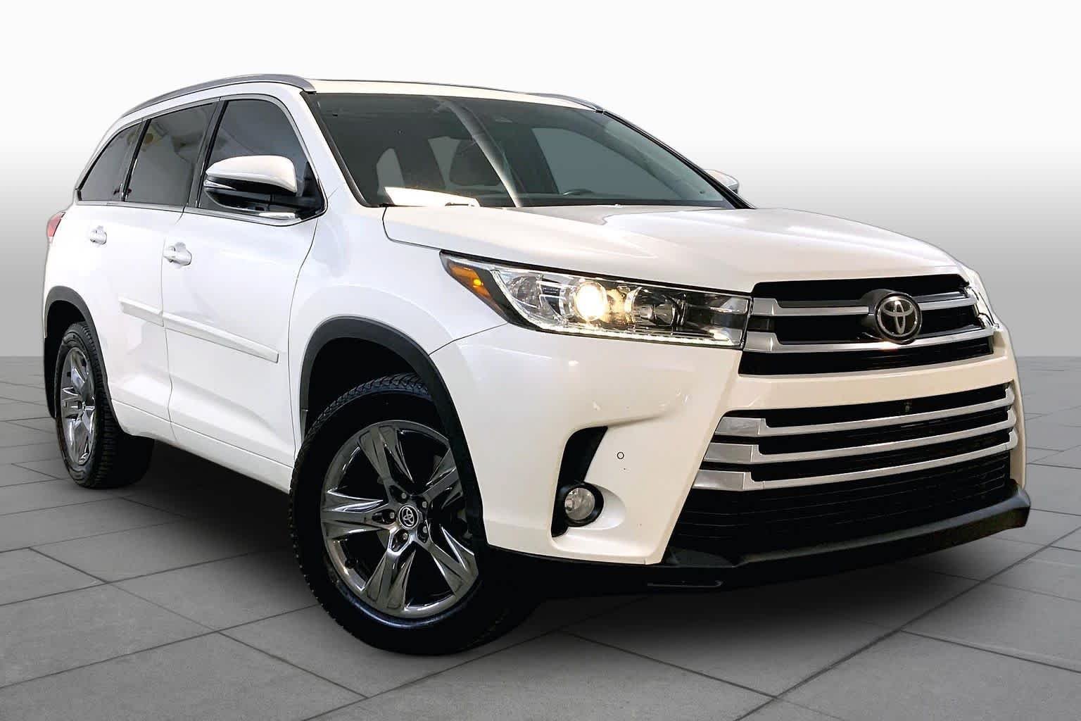 Used 2017 Blizzard Pearl Toyota Limited Platinum image 2