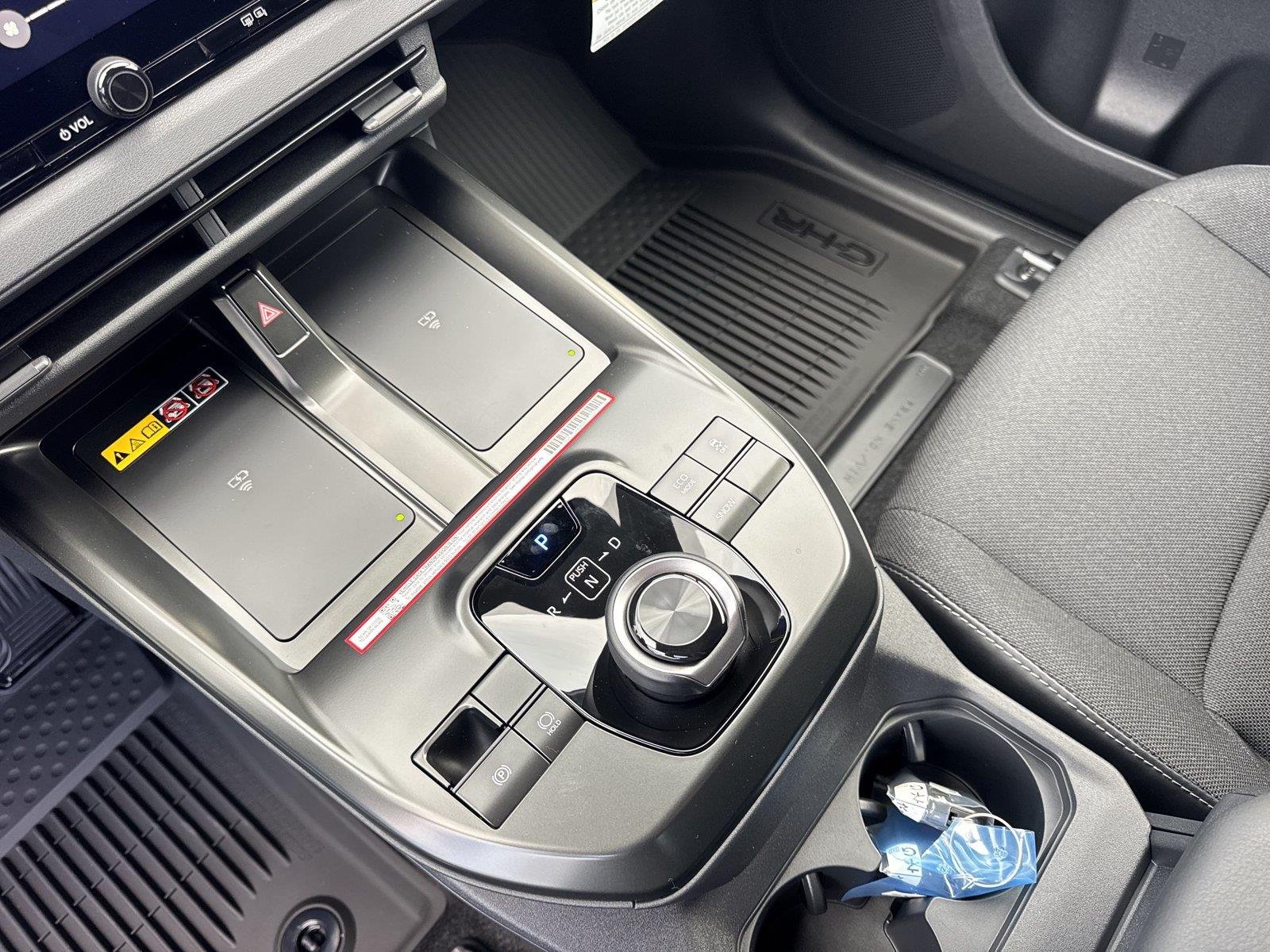 New 2026 Wind Chill Pearl <sup>1</sup> Toyota  SE image 13