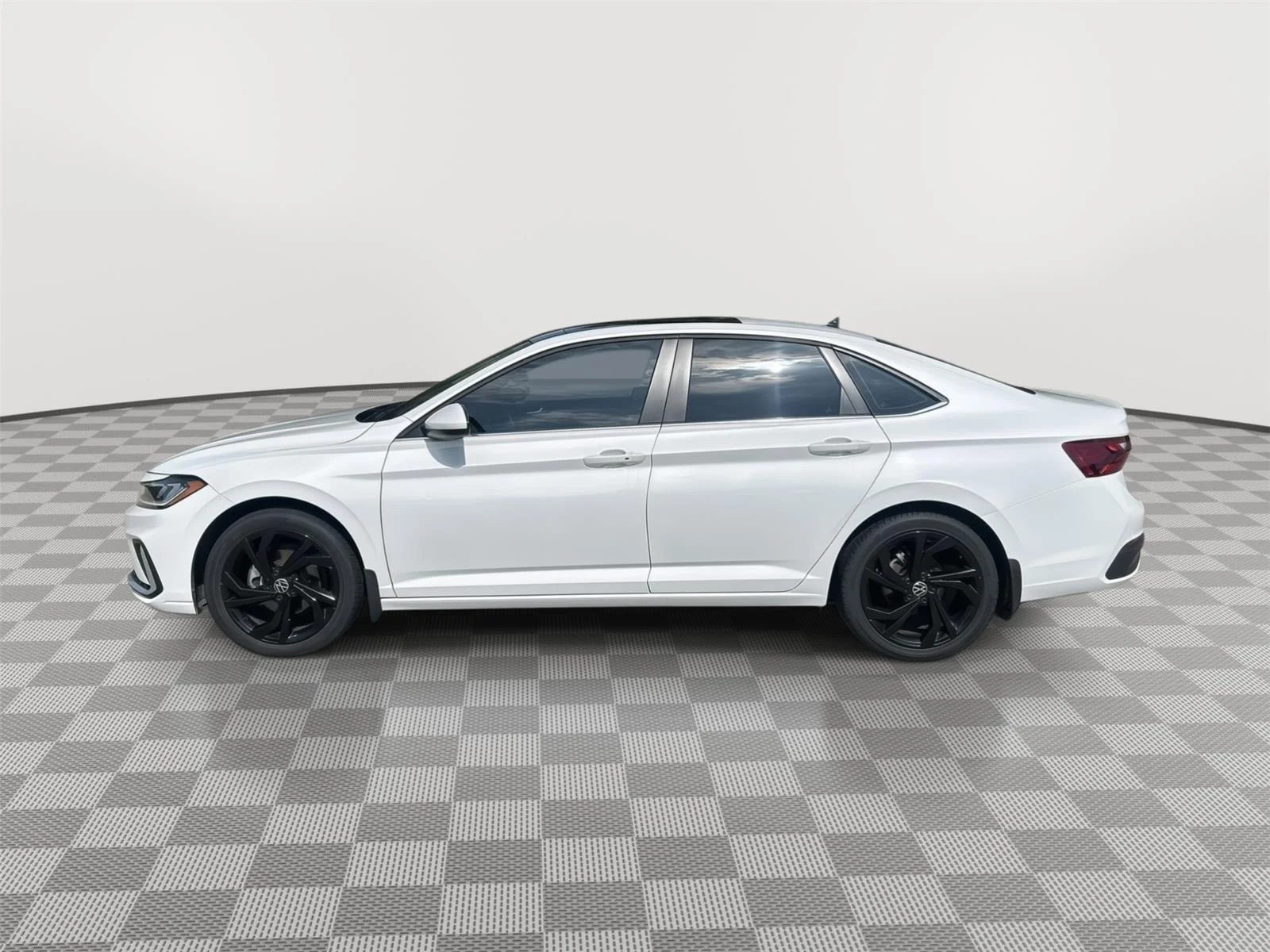 Certified Used 2025 WHITE Volkswagen SE image 6