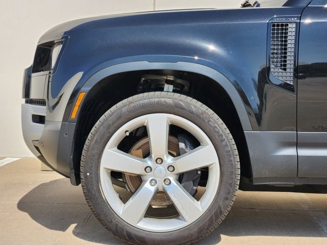 Used 2024 Black Land Rover SE image 9