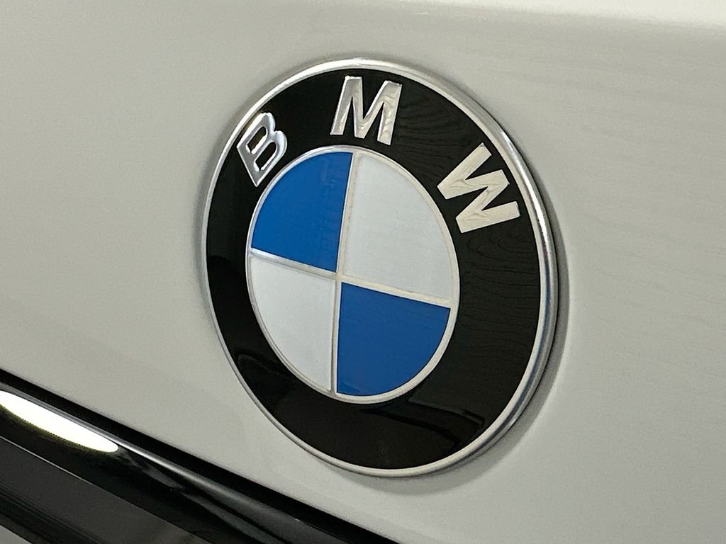 New 2027 Alpine White BMW xDrive40i image 22