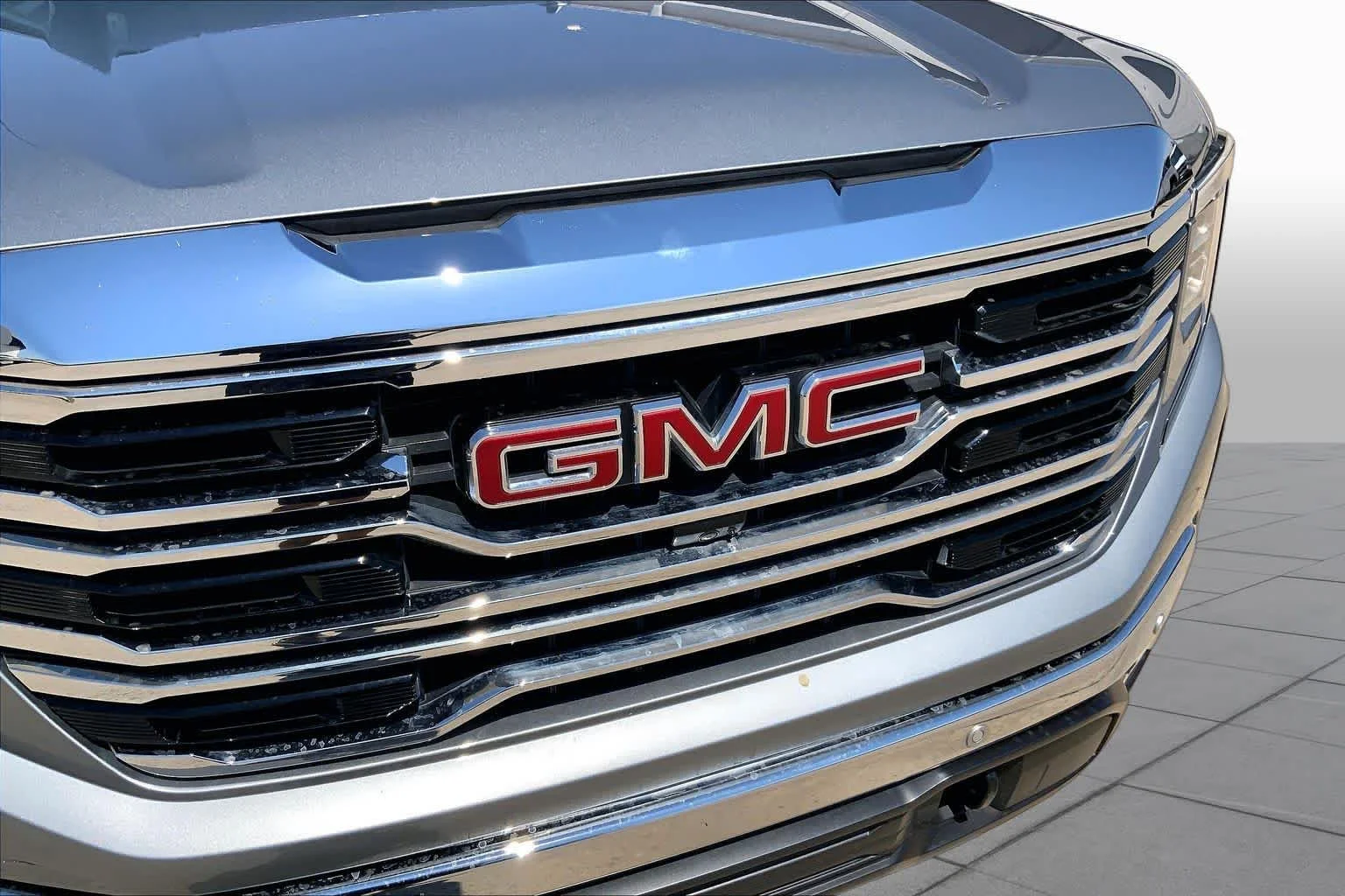 Used 2024 Sterling Metallic GMC SLT image 30