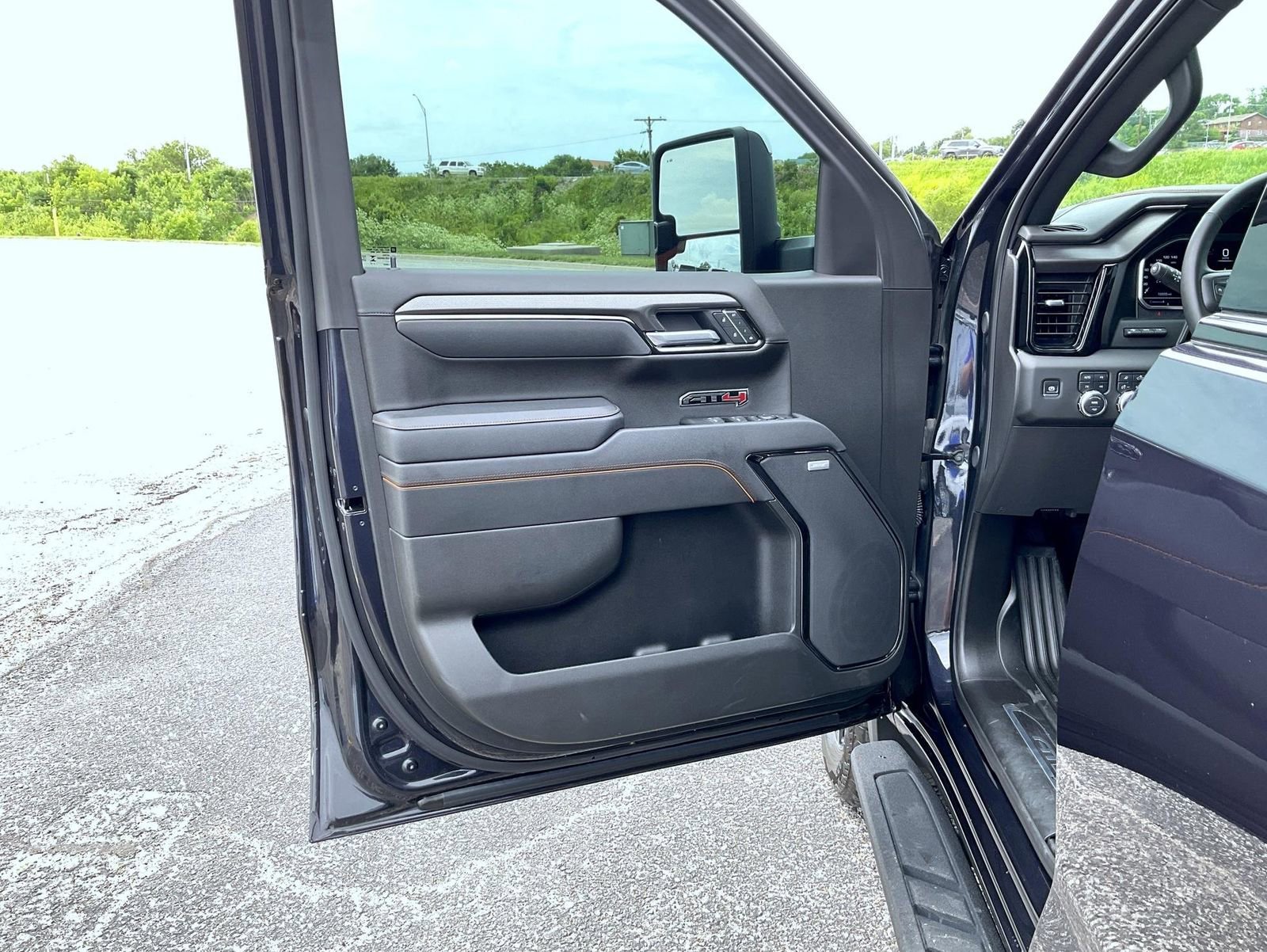 2025 GMC Sierra 1500 AT4 - Photo 9