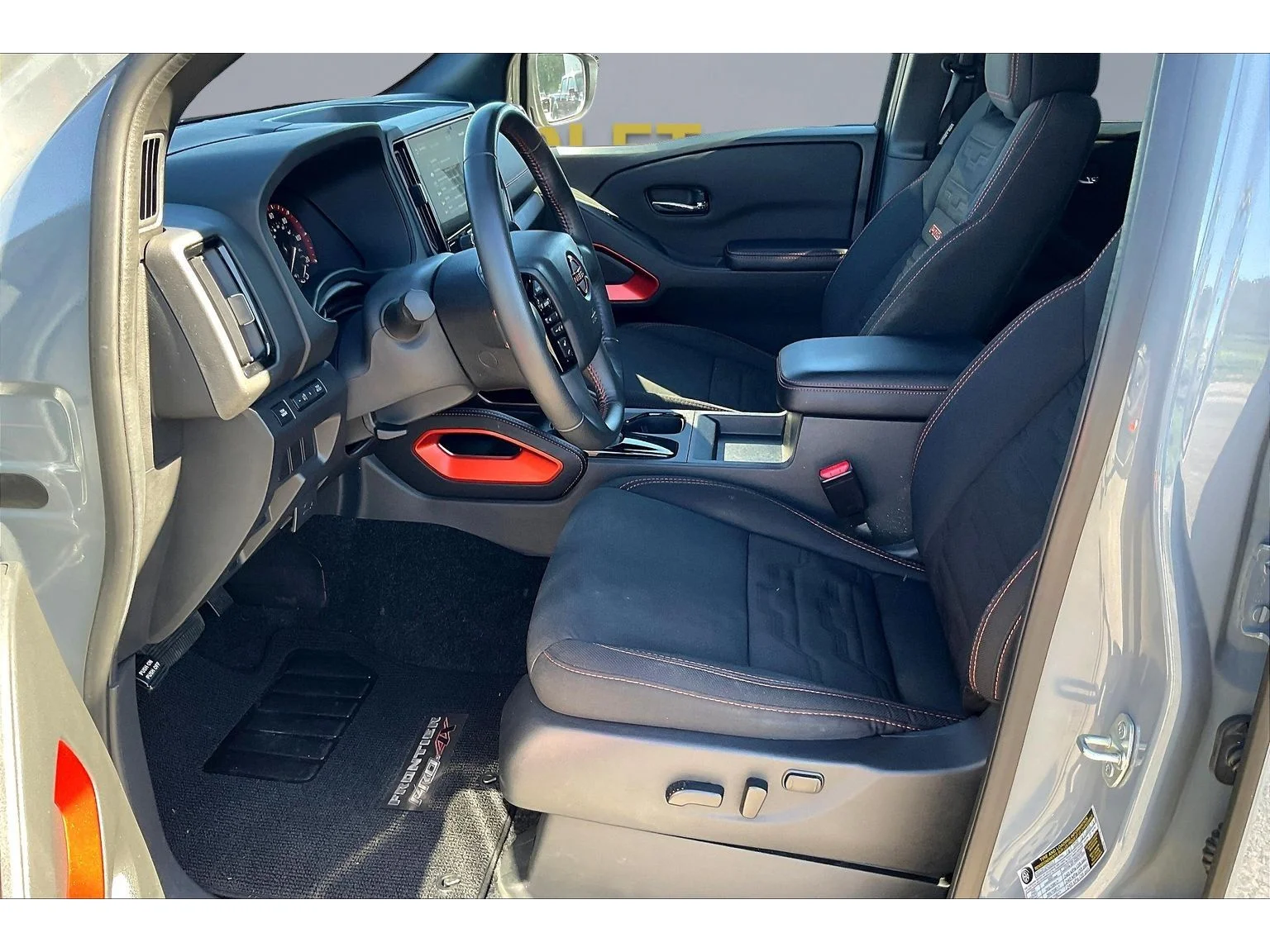 Used 2025  Nissan PRO-4X image 11