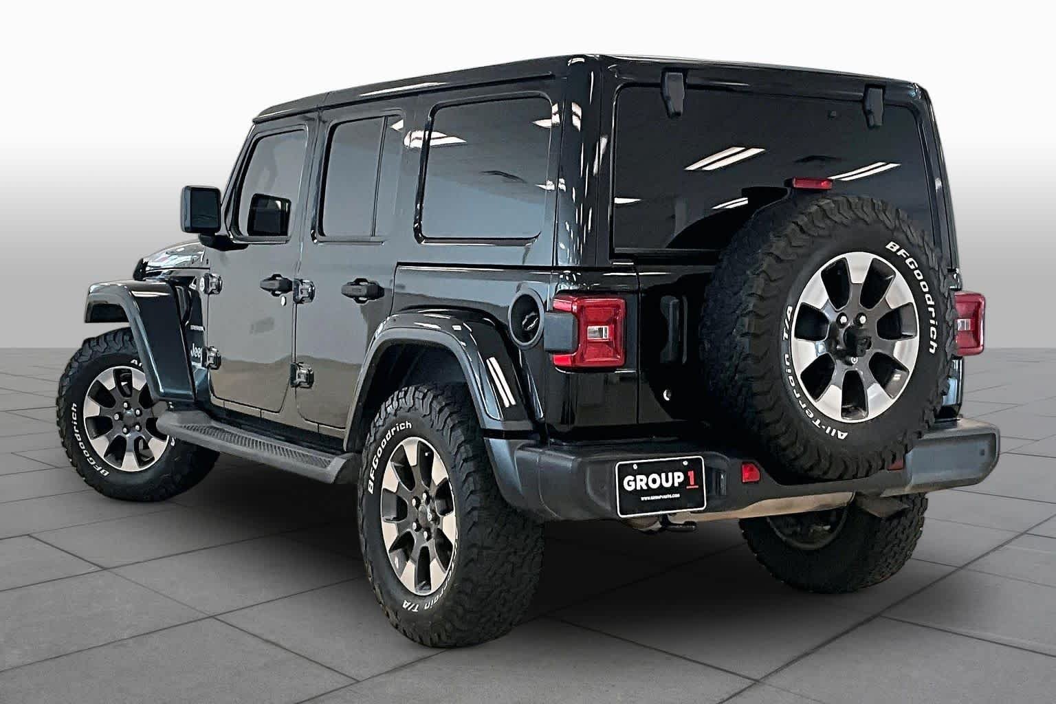 Used 2018 Black Clear Coat Jeep Sahara image 10
