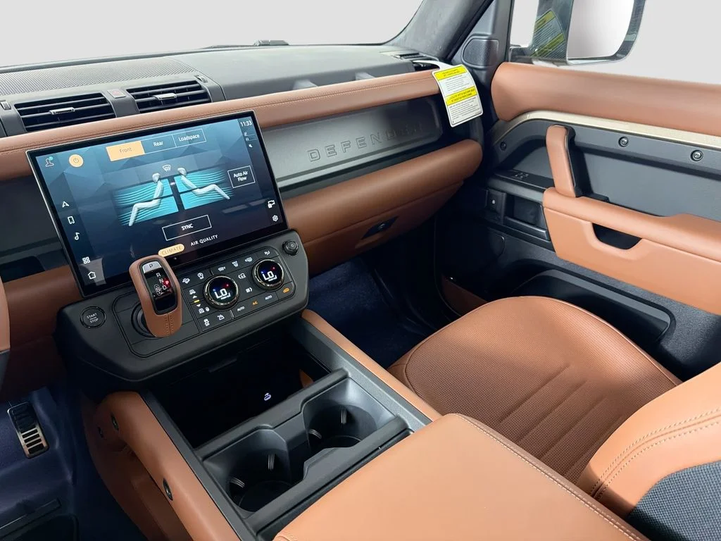 New 2026 Petra Copper Land Rover  OCTA image 25