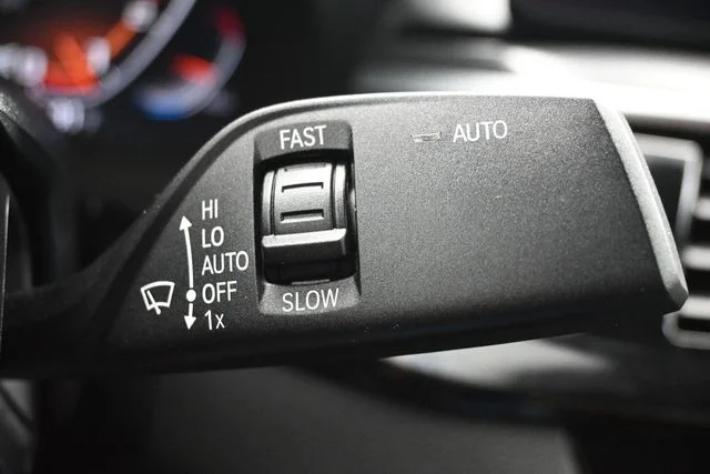 Used 2021 Black BMW M550i xDrive image 21