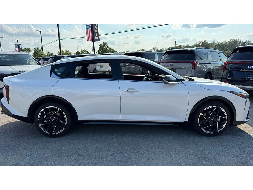 New 2026 Whi Kia GT-Line image 3