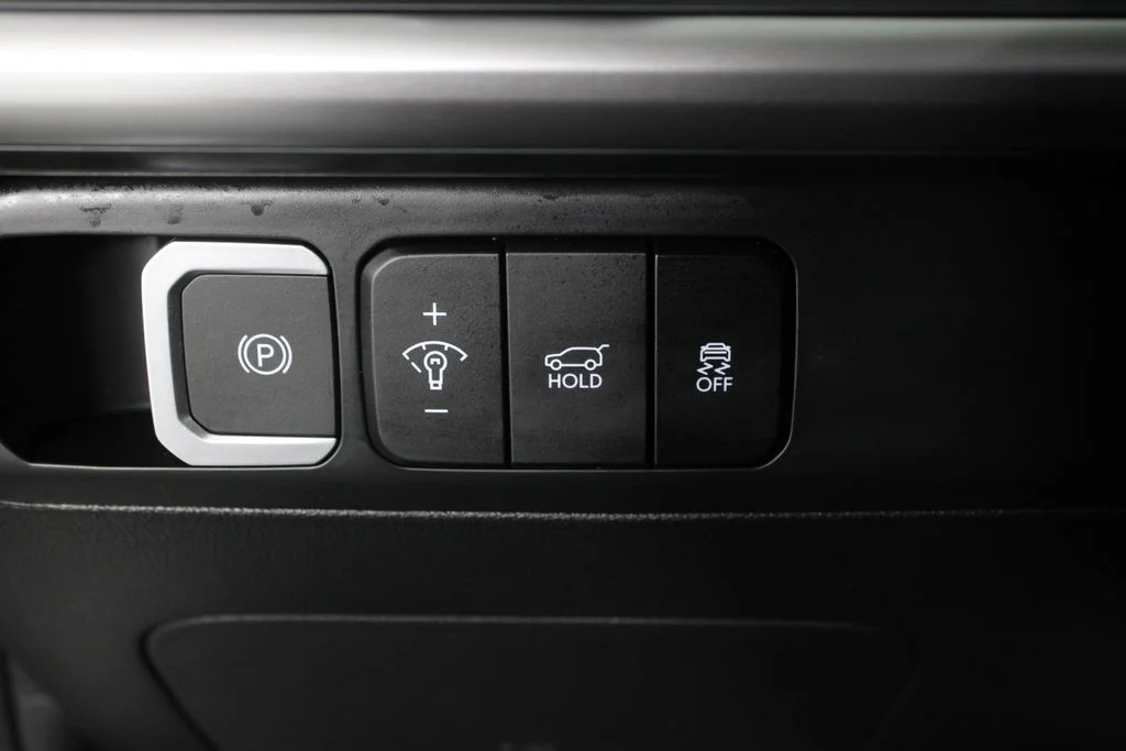 Used 2026 White Hyundai SEL image 25