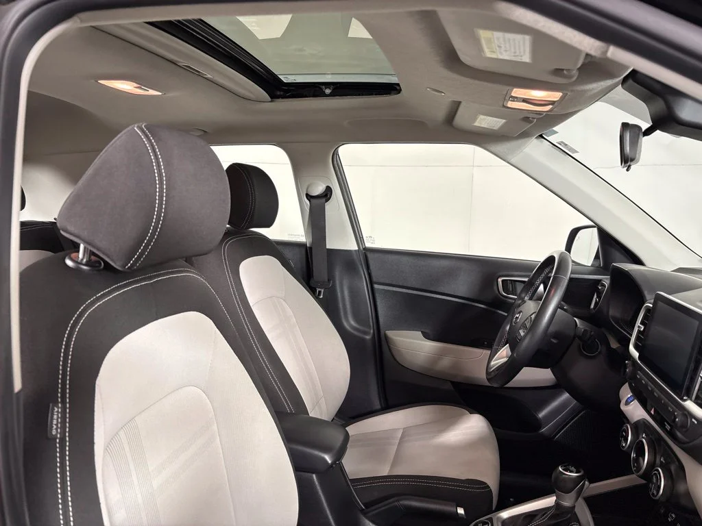 Used 2025 Black Hyundai SEL image 18