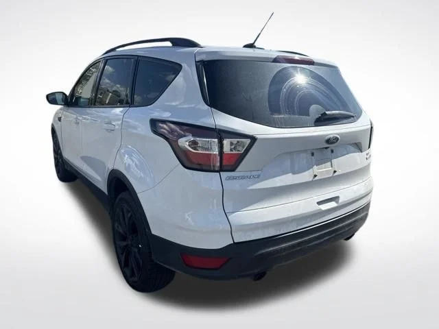 Used 2017 White Ford SE image 3
