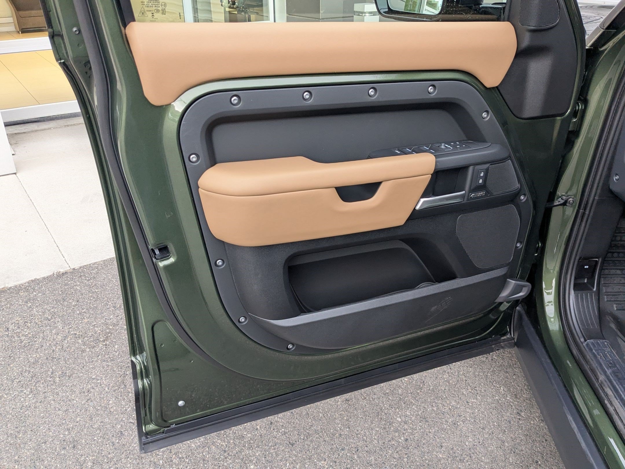 New 2026 Woolstone Green Land Rover P400 X-Dynamic SE image 12