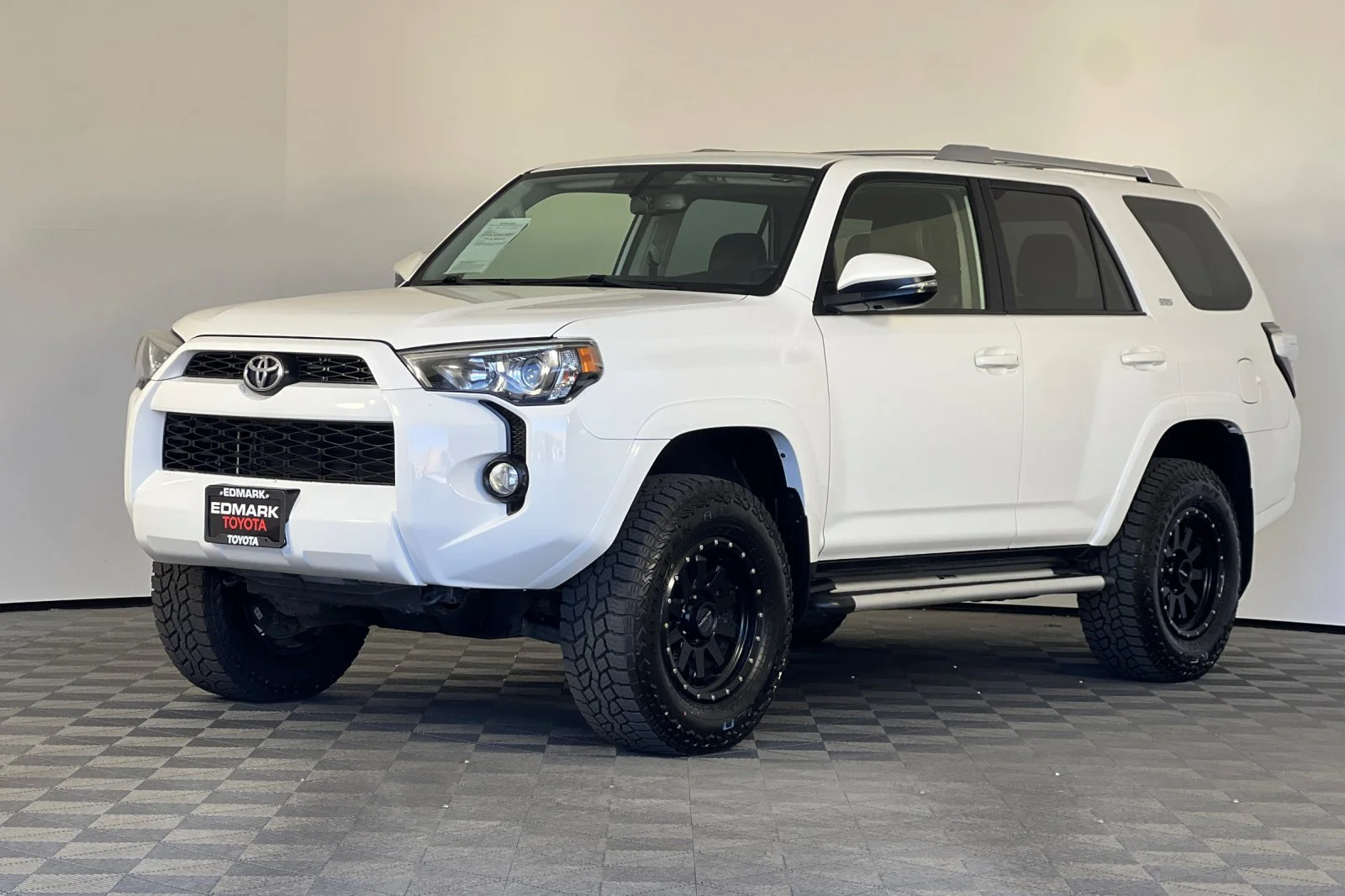 Used 2018 Super White Toyota SR5 Premium image 7