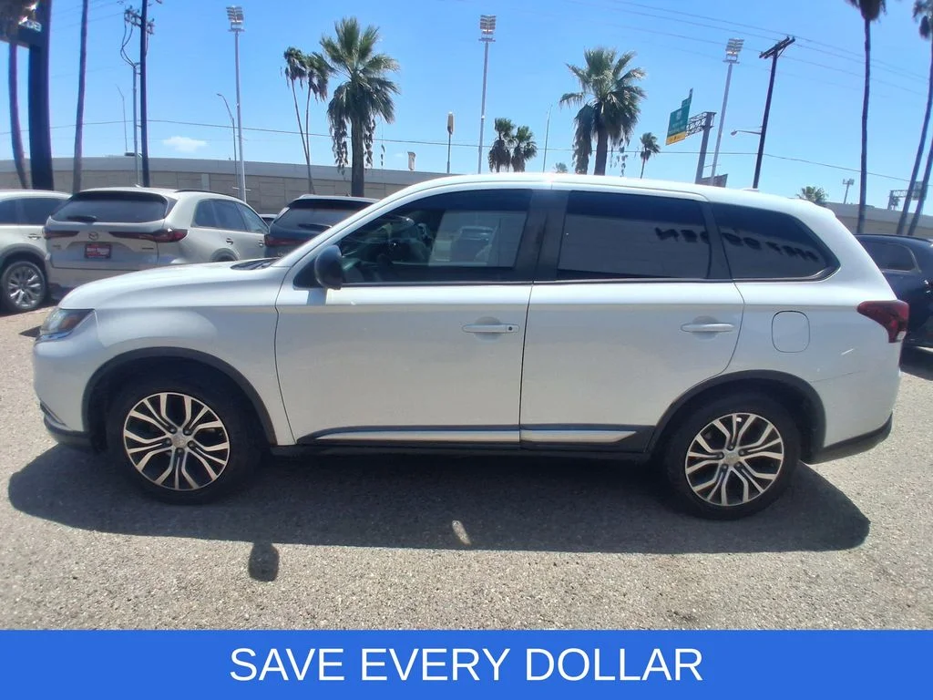 Used 2017  Mitsubishi ES image 4