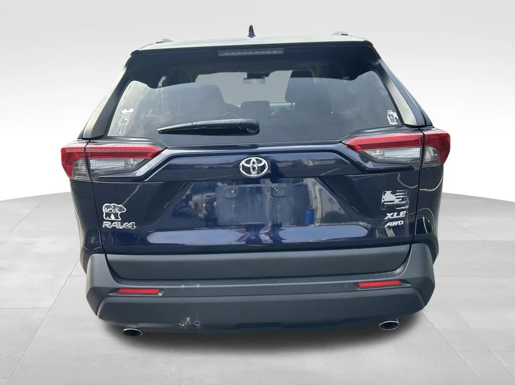 Used 2020 Blue Toyota XLE Premium image 4