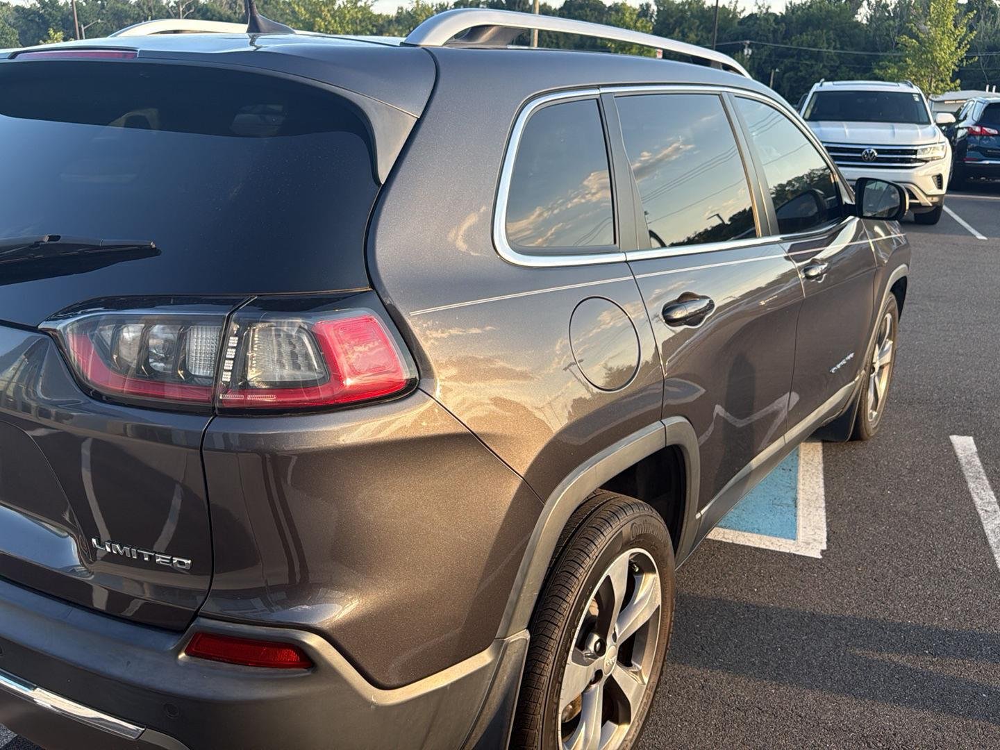 Used 2019 Granite Crystal Metallic Clearcoat Jeep Limited image 10
