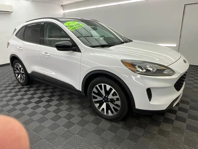 Used 2020 White Ford SE Sport image 3