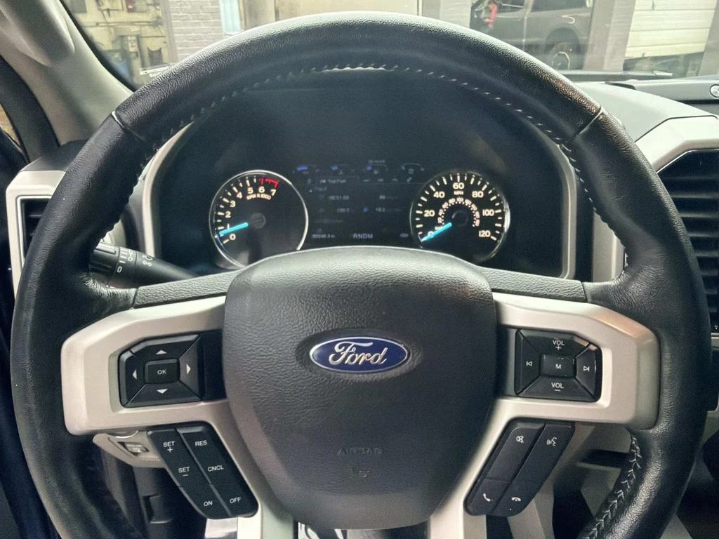 Used 2018 Blue Jeans Metallic Ford Lariat image 27